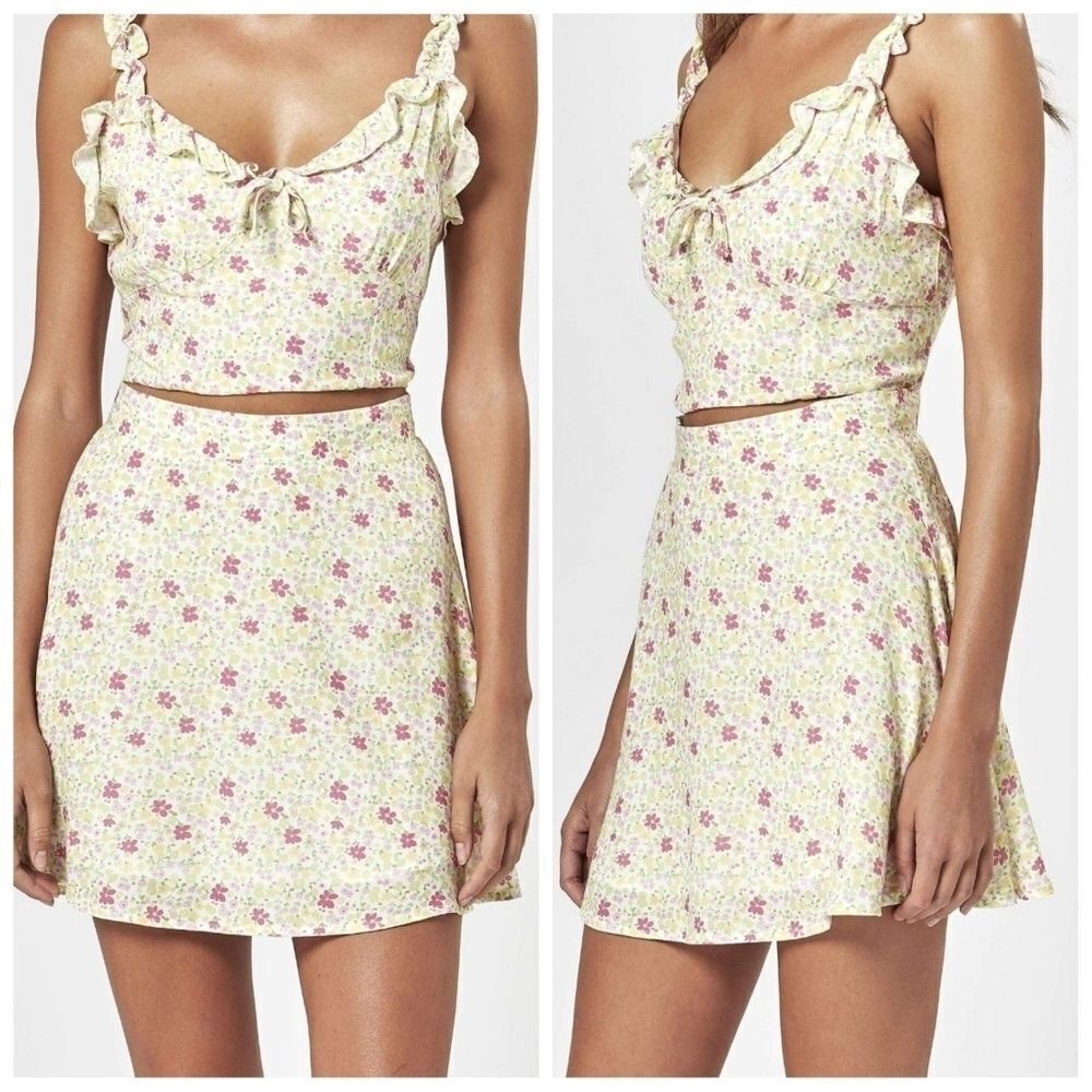 Charlie Holiday Willow Festive Floral Skirt